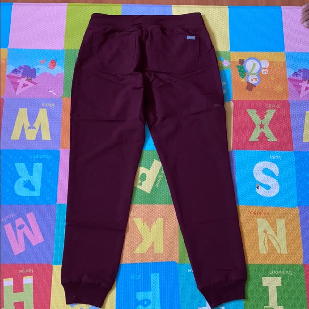 Figs Scrub Set (Burgundy) - Picture 5 of 5